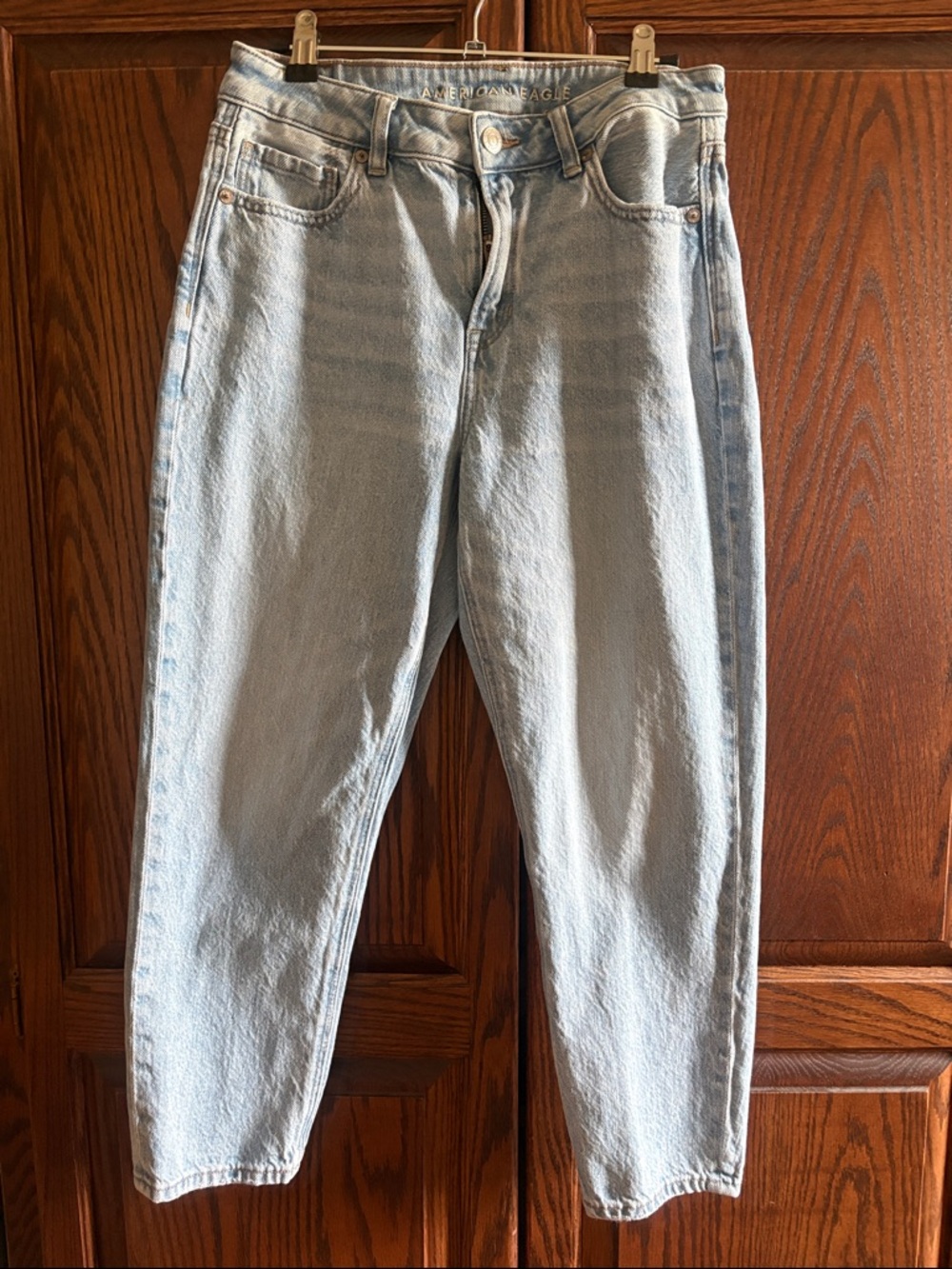 American Eagle Outfitters Light Wash Strigid mom jean
